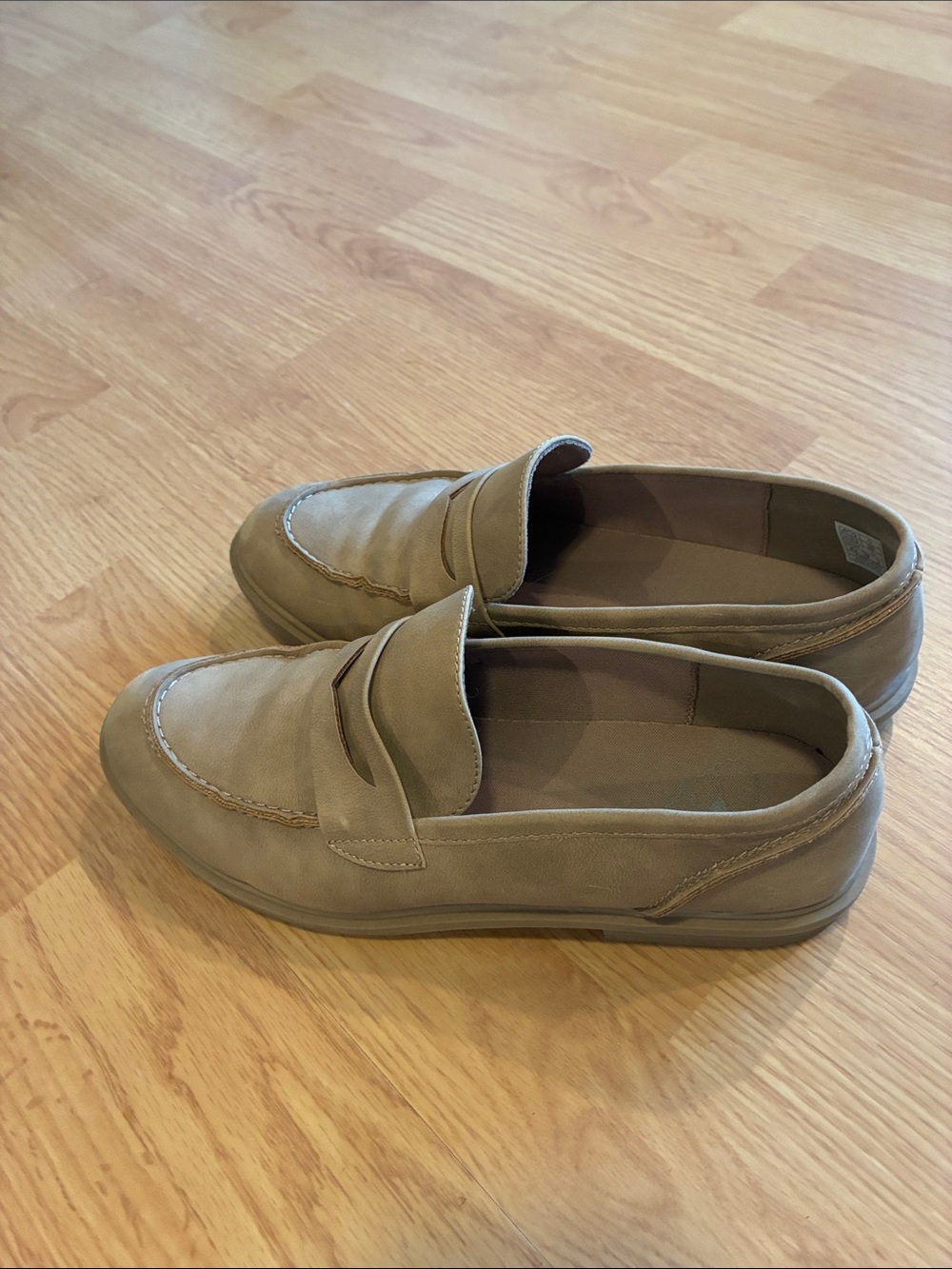 Women’s tan rocket dog loafers
